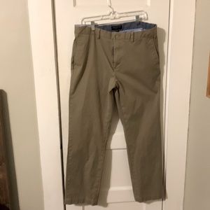 Banana Republic, flat front, chinos, size 36/32 in med beige/khaki.